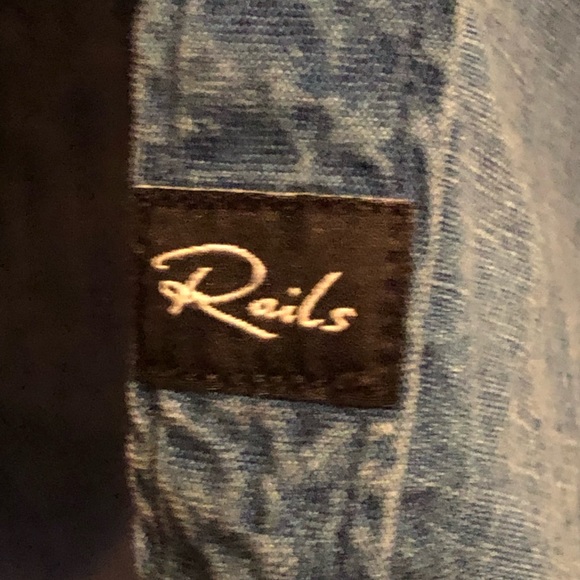 Rails cold shoulder chambray top - Picture 7 of 8